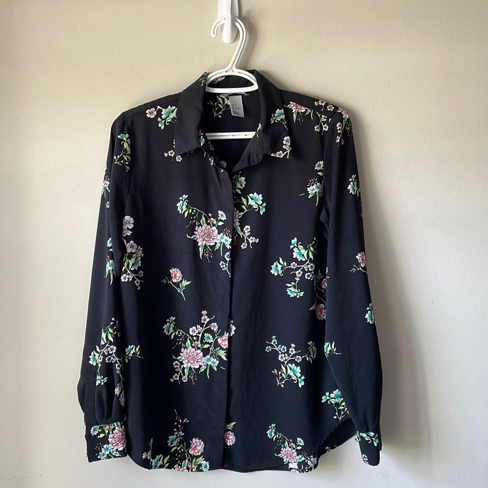 H&M, size 4, button down shirt, black with floral pattern
